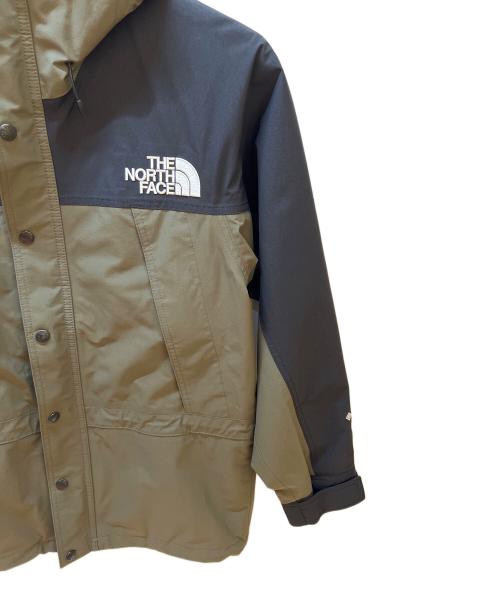 THE NORTH FACE（ザ ノース フェイス）THE NORTH FACE (ザ ノース フェイス) マウンテンライトジャケット ブラック×オリーブ サイズ:Sの古着・服飾アイテム