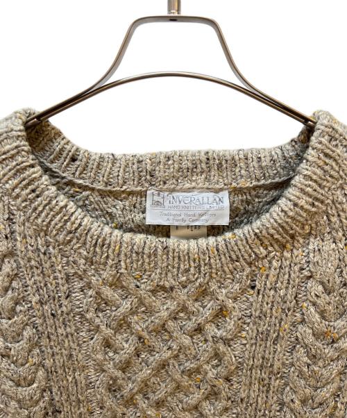 INVERALLAN（インバーアラン）INVERALLAN (インバーアラン) クルーネックニット ベージュ サイズ:不明の古着・服飾アイテム
