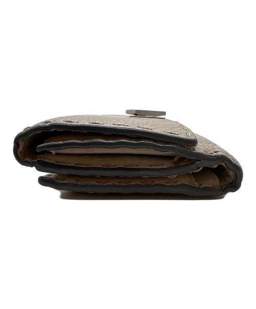 FENDI（フェンディ）FENDI (フェンディ) 3つ折り財布 アイボリーの古着・服飾アイテム