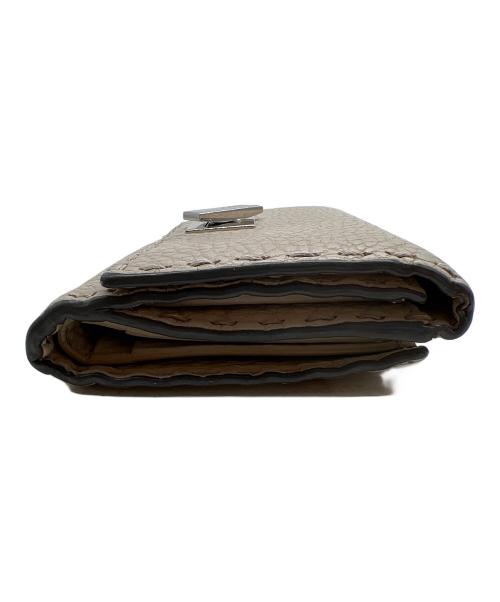 FENDI（フェンディ）FENDI (フェンディ) 3つ折り財布 アイボリーの古着・服飾アイテム