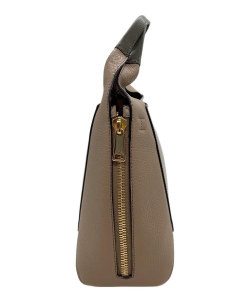 FURLA（フルラ）FURLA (フルラ) ハンドバッグ カーキ×アイボリーの古着・服飾アイテム