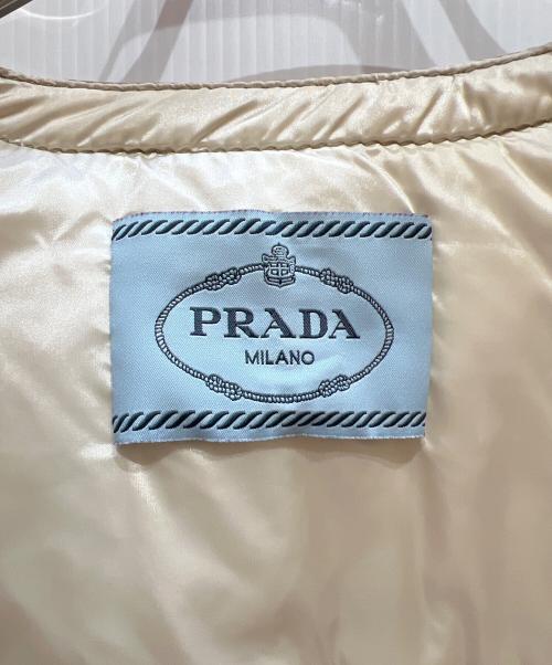 PRADA（プラダ）PRADA (プラダ) ノーカラーダウンジャケット ベージュ サイズ:44の古着・服飾アイテム