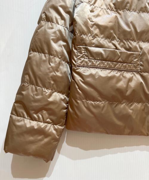PRADA（プラダ）PRADA (プラダ) ノーカラーダウンジャケット ベージュ サイズ:44の古着・服飾アイテム