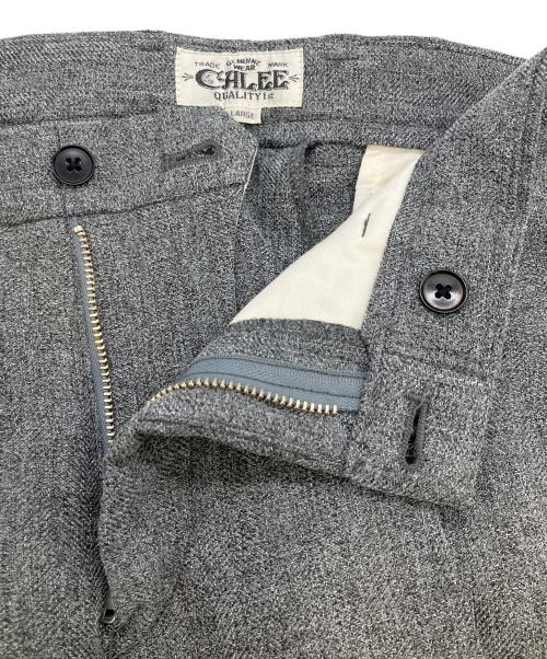 CALEE（キャリー）CALEE (キャリー) VINTAGE TYPE HERRINGBONE SLACKS グレー サイズ:SIZE Lの古着・服飾アイテム