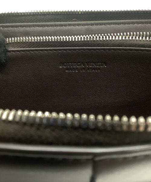 BOTTEGA VENETA（ボッテガベネタ）BOTTEGA VENETA (ボッテガベネタ) カセットジップアップアラウンドウォレット ブラックの古着・服飾アイテム