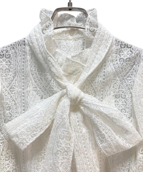 Lily Brown（リリーブラウン）Lily Brown (リリーブラウン) 刺繍ボウタイブラウス ホワイト サイズ:ONE SIZEの古着・服飾アイテム