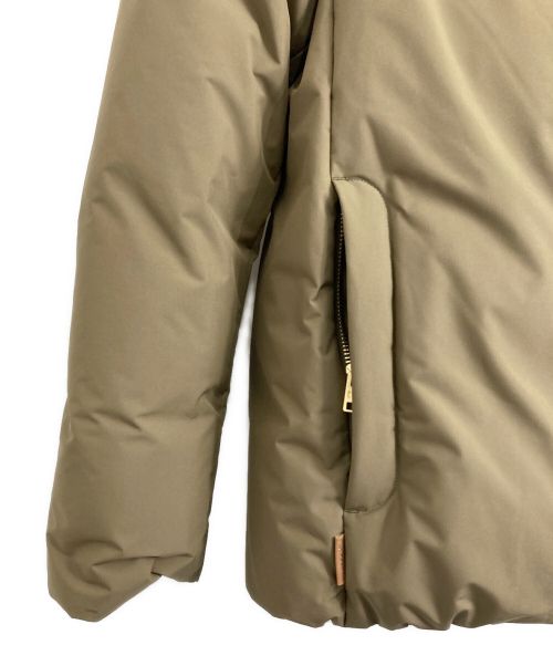 WOOLRICH（ウールリッチ）WOOLRICH (ウールリッチ) UNITED ARROWS (ユナイテッドアローズ) WOOLRICH×UNITED ARROWS ダウンジャケット カーキ サイズ:Mの古着・服飾アイテム