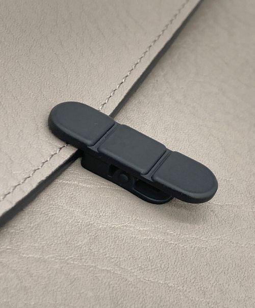 TOMOE（トモエ）TOMOE (トモエ) 2WAY レザーサコッシュ グレーの古着・服飾アイテム