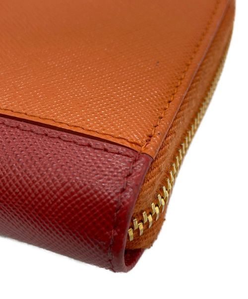 PRADA（プラダ）PRADA (プラダ) PRADA ラウンドファスナー財布 オレンジ×レッドの古着・服飾アイテム