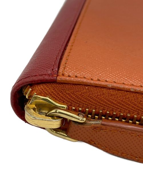 PRADA（プラダ）PRADA (プラダ) PRADA ラウンドファスナー財布 オレンジ×レッドの古着・服飾アイテム