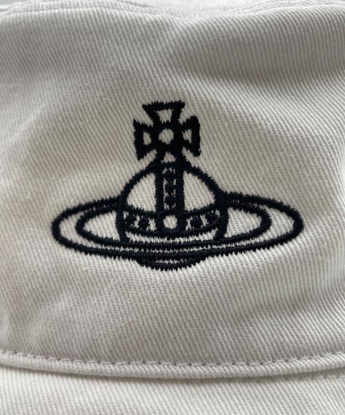 Vivienne Westwood（ヴィヴィアンウエストウッド）Vivienne Westwood (ヴィヴィアンウエストウッド) Vivienne Westwood（ヴィヴィアンウエストウッド）バケットハット ホワイト サイズ:M～Sの古着・服飾アイテム