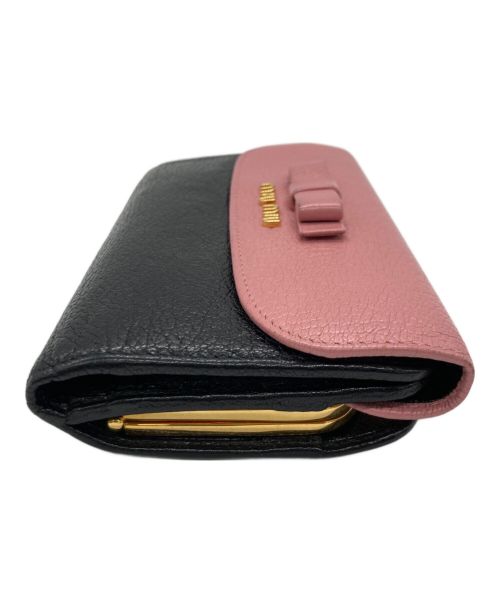 MIU MIU（ミュウミュウ）MIU MIU (ミュウミュウ) miumiu  バイカラーがま口財布 ブラック×ピンクの古着・服飾アイテム