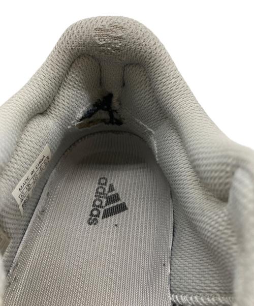 adidas（アディダス）adidas (アディダス) スニーカー グレー サイズ:ｃｍ　27.5の古着・服飾アイテム