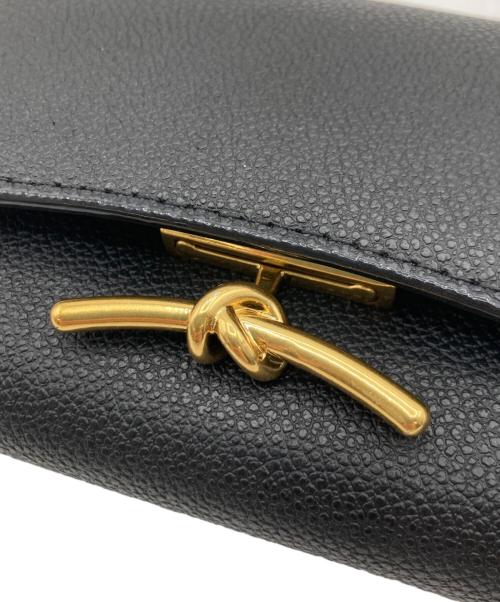 CHARLES & KEITH（チャールズアンドキース）CHARLES & KEITH (チャールズアンドキース) Huxley ハクスリー メタリック アクセント フロントフラップ ウォレット  ブラックの古着・服飾アイテム