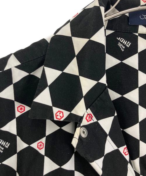 JohnUNDERCOVER（ジョンアンダーカバー）JohnUNDERCOVER (ジョンアンダーカバー) JohnUNDERCOVER 半袖シャツ ホワイト×ブラック サイズ:4の古着・服飾アイテム