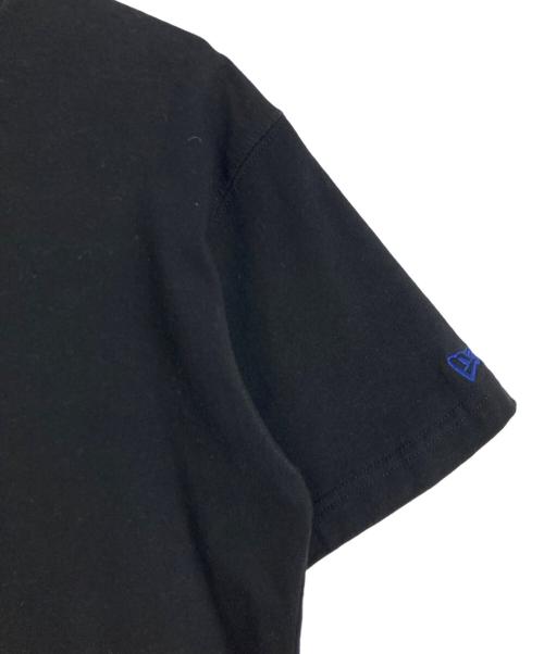 YOHJI YAMAMOTO（ヨウジヤマモト）YOHJI YAMAMOTO (ヨウジヤマモト) New Era (ニューエラ) YOHJI YAMAMOTO×NEW ERA 半袖カットソー ブラック×ブルー サイズ:LARGEの古着・服飾アイテム