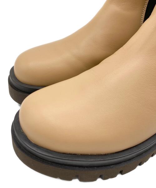 Carmens（カルメンズ）Carmens (カルメンズ) TOMORROW LAND (トゥモローランド) CARMENS×TOMORROWLAND サイドゴアラバーブーツ ベージュ×ブラウン サイズ:37の古着・服飾アイテム