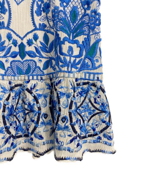 GRACE CONTINENTAL（グレースコンチネンタル）GRACE CONTINENTAL (グレースコンチネンタル) GRACE CONTINENTAL サークル刺繍トップス ホワイト×ブルー サイズ:36の古着・服飾アイテム