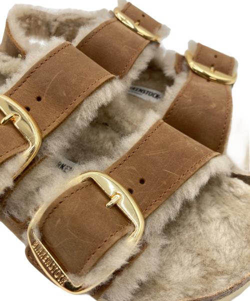 BIRKENSTOCK（ビルケンシュトック）BIRKENSTOCK (ビルケンシュトック) Arizona Big Buckle Shearling ブラウン サイズ:23の古着・服飾アイテム