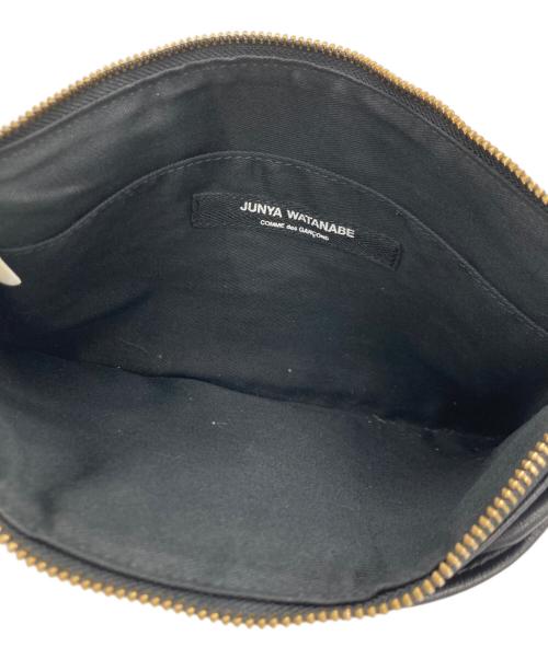 COMME des GARCONS（コムデギャルソン）COMME des GARCONS (コムデギャルソン) JUNYA WATANABE COMME des GARCONS スタッズクラッチバッグ ブラック×ゴールドの古着・服飾アイテム