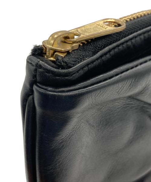 COMME des GARCONS（コムデギャルソン）COMME des GARCONS (コムデギャルソン) JUNYA WATANABE COMME des GARCONS スタッズクラッチバッグ ブラック×ゴールドの古着・服飾アイテム