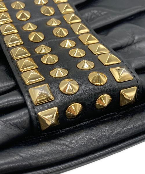 COMME des GARCONS（コムデギャルソン）COMME des GARCONS (コムデギャルソン) JUNYA WATANABE COMME des GARCONS スタッズクラッチバッグ ブラック×ゴールドの古着・服飾アイテム
