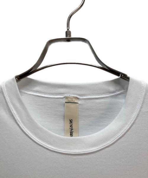 SHINYA KOZUKA（シンヤコズカ）SHINYA KOZUKA (シンヤコズカ) SHINYA KOZUKA（シンヤ コズカ）プリントTシャツ ホワイト×ブルー サイズ:Sの古着・服飾アイテム