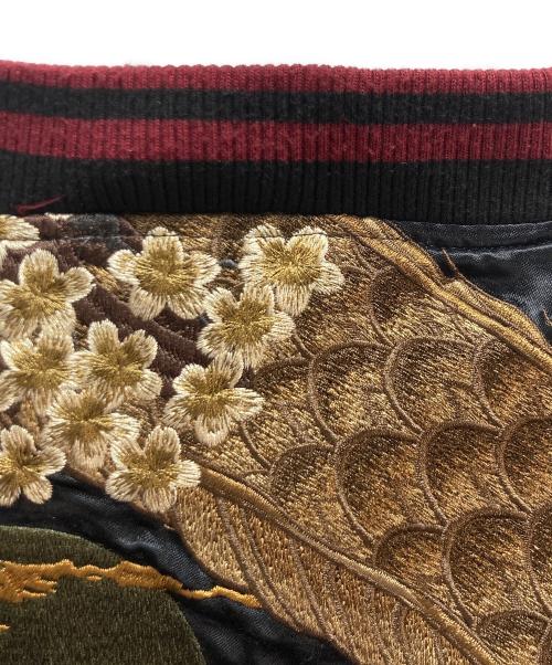 絡繰魂（カラクリタマシイ）絡繰魂 (カラクリダマシイ) 和柄 総刺繍 スカジャン ブラック×レッド サイズ:XXLの古着・服飾アイテム