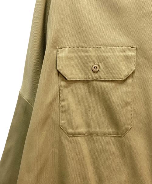 SHINYA KOZUKA（シンヤコズカ）SHINYA KOZUKA (シンヤコズカ) Dickies (ディッキーズ) Giant Work Shirt ベージュ サイズ:EXTRA SMALLの古着・服飾アイテム