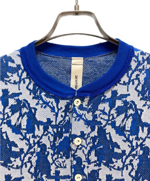 SHINYA KOZUKA（シンヤコズカ）SHINYA KOZUKA (シンヤコズカ) SHINYA KOZUKA ヘンリーネックカットソー ブルー×ホワイト サイズ:Sの古着・服飾アイテム