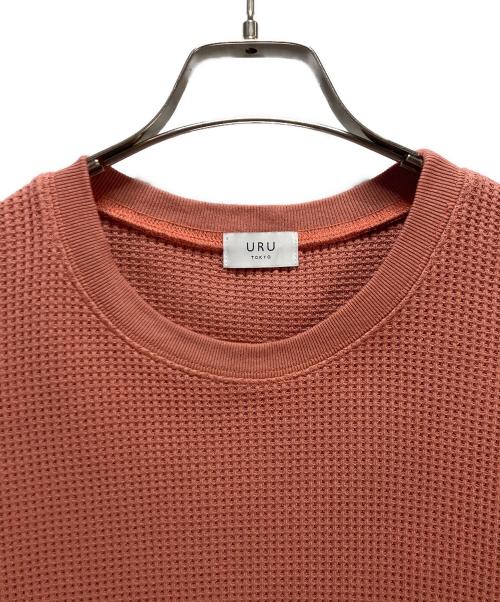 BEAMS（ビームス）BEAMS (ビームス) URU (ウル) BEAMS × URU CREW NECK L/S TEE レッド サイズ:2の古着・服飾アイテム