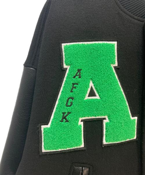 A FEW GOOD KIDS（アフューグッドキッズ）A FEW GOOD KIDS (アフューグッドキッズ) A FEW GOOD KIDS サークルロゴ スタジャン ブラック×グリーン サイズ:Sの古着・服飾アイテム