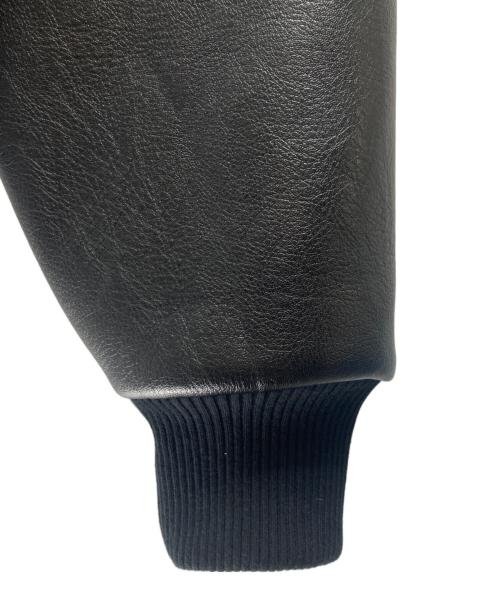 A FEW GOOD KIDS（アフューグッドキッズ）A FEW GOOD KIDS (アフューグッドキッズ) A FEW GOOD KIDS サークルロゴ スタジャン ブラック×グリーン サイズ:Sの古着・服飾アイテム