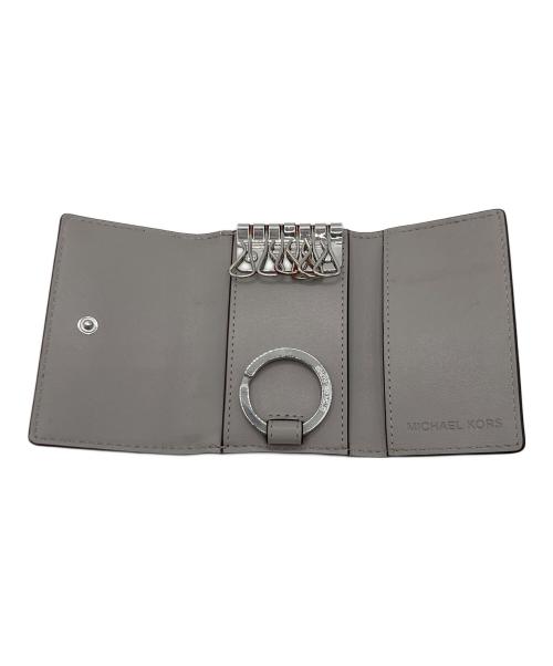 MICHAEL KORS（マイケル・コース）MICHAEL KORS (マイケル・コース) MICHAEL KORS（マイケル・コース）キーケース グレーの古着・服飾アイテム