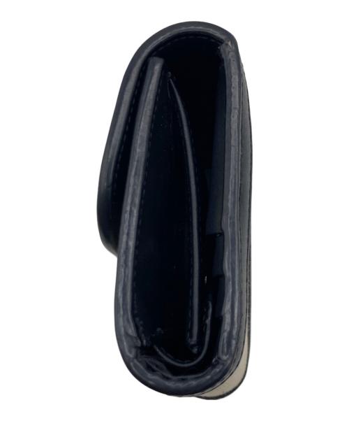 IACUCCI（イアクッチ）IACUCCI (イアクッチ) IACUCCI （イアクッチ）3つ折り財布 ベージュ×ブラックの古着・服飾アイテム