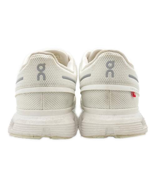 on（オン）on (オン) On Cloud6 スニーカー ホワイト サイズ:US W7の古着・服飾アイテム