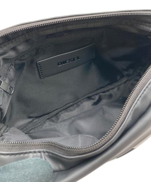 DIESEL（ディーゼル）DIESEL (ディーゼル) ボディーバッグ ブラック×ホワイトの古着・服飾アイテム