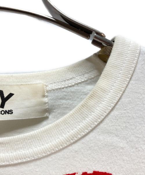 PLAY COMME des GARCONS（プレイコムデギャルソン）PLAY COMME des GARCONS (プレイコムデギャルソン) PLAY COMME des GARCONS（プレイコムデギャルソン）半袖Tシャツ ホワイト×レッド サイズ:Mの古着・服飾アイテム