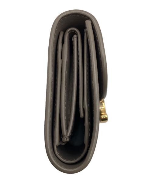 CELINE（セリーヌ）CELINE (セリーヌ) トリオンフ スモールフラップウォレット グレーの古着・服飾アイテム