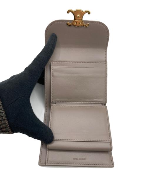 CELINE（セリーヌ）CELINE (セリーヌ) トリオンフ スモールフラップウォレット グレーの古着・服飾アイテム