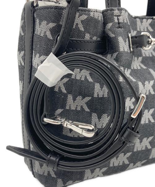MICHAEL KORS（マイケル・コース）MICHAEL KORS (マイケル・コース) CARSON センタージップ サッチェル スモール MKシグネチャー ブラック×ホワイトの古着・服飾アイテム