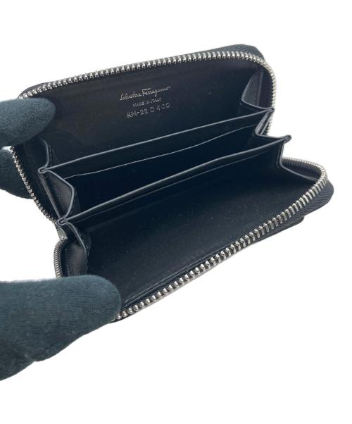 Salvatore Ferragamo（サルヴァトーレ フェラガモ）Salvatore Ferragamo (サルヴァトーレ フェラガモ) グリッターコインケース シルバーの古着・服飾アイテム