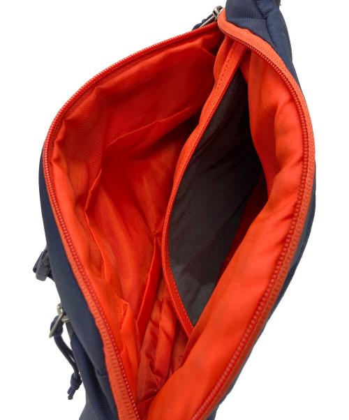 Patagonia（パタゴニア）Patagonia (パタゴニア) アトムスリング8L ボディーバッグ ネイビー×オレンジの古着・服飾アイテム