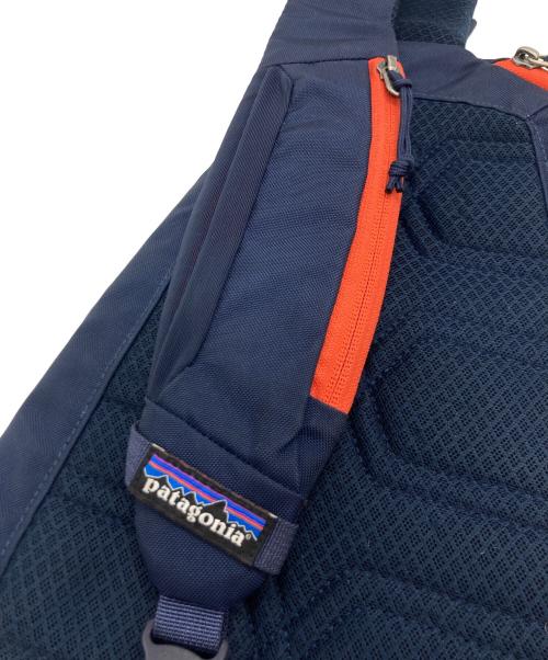 Patagonia（パタゴニア）Patagonia (パタゴニア) アトムスリング8L ボディーバッグ ネイビー×オレンジの古着・服飾アイテム