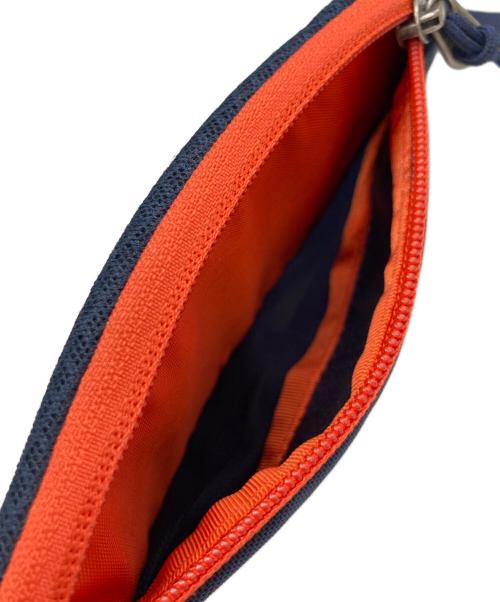 Patagonia（パタゴニア）Patagonia (パタゴニア) アトムスリング8L ボディーバッグ ネイビー×オレンジの古着・服飾アイテム