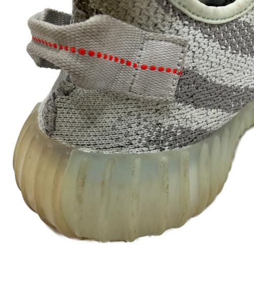 adidas（アディダス）adidas (アディダス) YEEZY BOOST350V2 グレー×レッド サイズ:US 8 1/2の古着・服飾アイテム