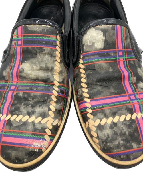 JIMMY CHOO（ジミーチュウ）JIMMY CHOO (ジミーチュウ) スリッポン ブラック×ピンク サイズ:26.5㎝の古着・服飾アイテム