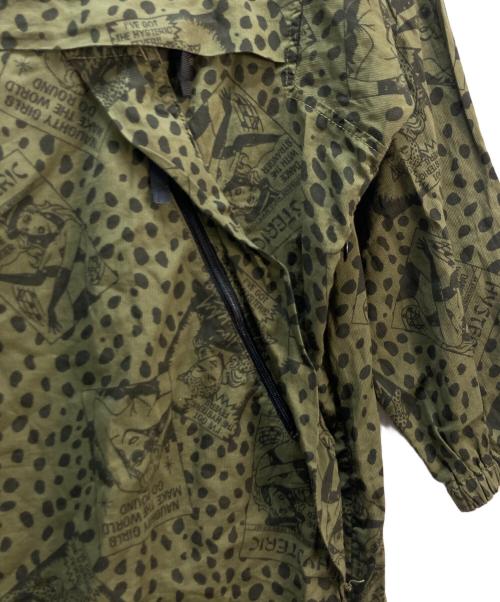 Hysteric Glamour（ヒステリックグラマー）Hysteric Glamour (ヒステリックグラマー) FEELIN' HYSTERIC 総柄 フーデットワンピース オリーブ×ブラック サイズ:FREEの古着・服飾アイテム