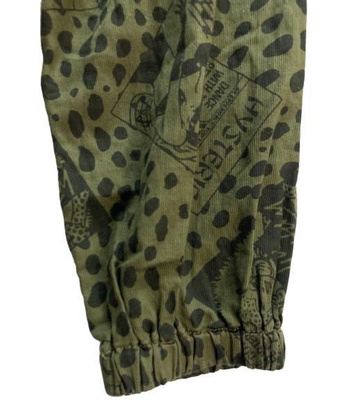 Hysteric Glamour（ヒステリックグラマー）Hysteric Glamour (ヒステリックグラマー) FEELIN' HYSTERIC 総柄 フーデットワンピース オリーブ×ブラック サイズ:FREEの古着・服飾アイテム