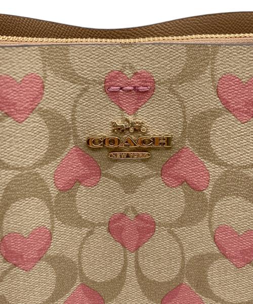 COACH（コーチ）COACH (コーチ) モリーバケットバッグ22 シグネチャー キャンバス ハート プリント ベージュ×ピンクの古着・服飾アイテム